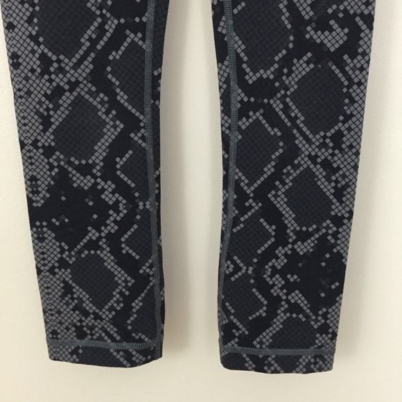 LULULEMON Hi-Rise Wunder Under Snake Leggings - Picture 7 of 13